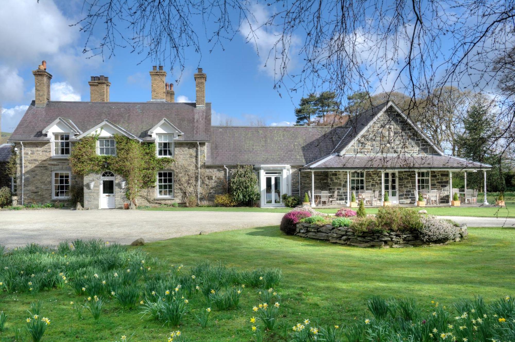 Tyddyn Llan Restaurant With Hotel 5*